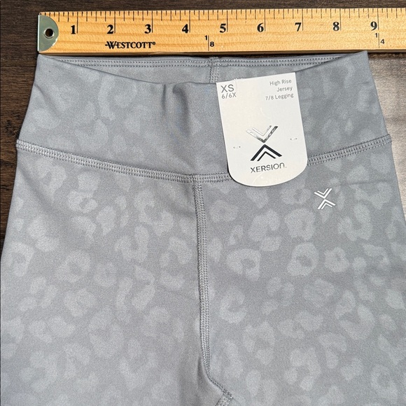 ❤️3/$30 Xersion Light Gray Animal Print Kids High Rise Jersey 7/8 Leggings NWT - Picture 5 of 7